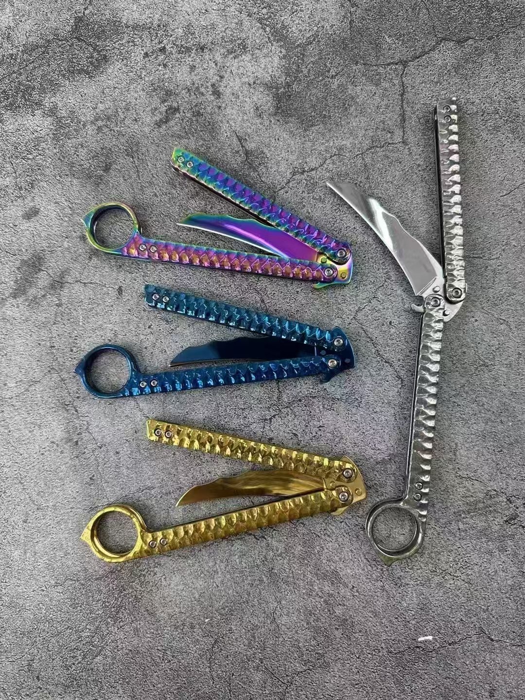 b08eb4816c8f7025047fd3d9ff09c04 Nóż motylkowy balisong tytanowy