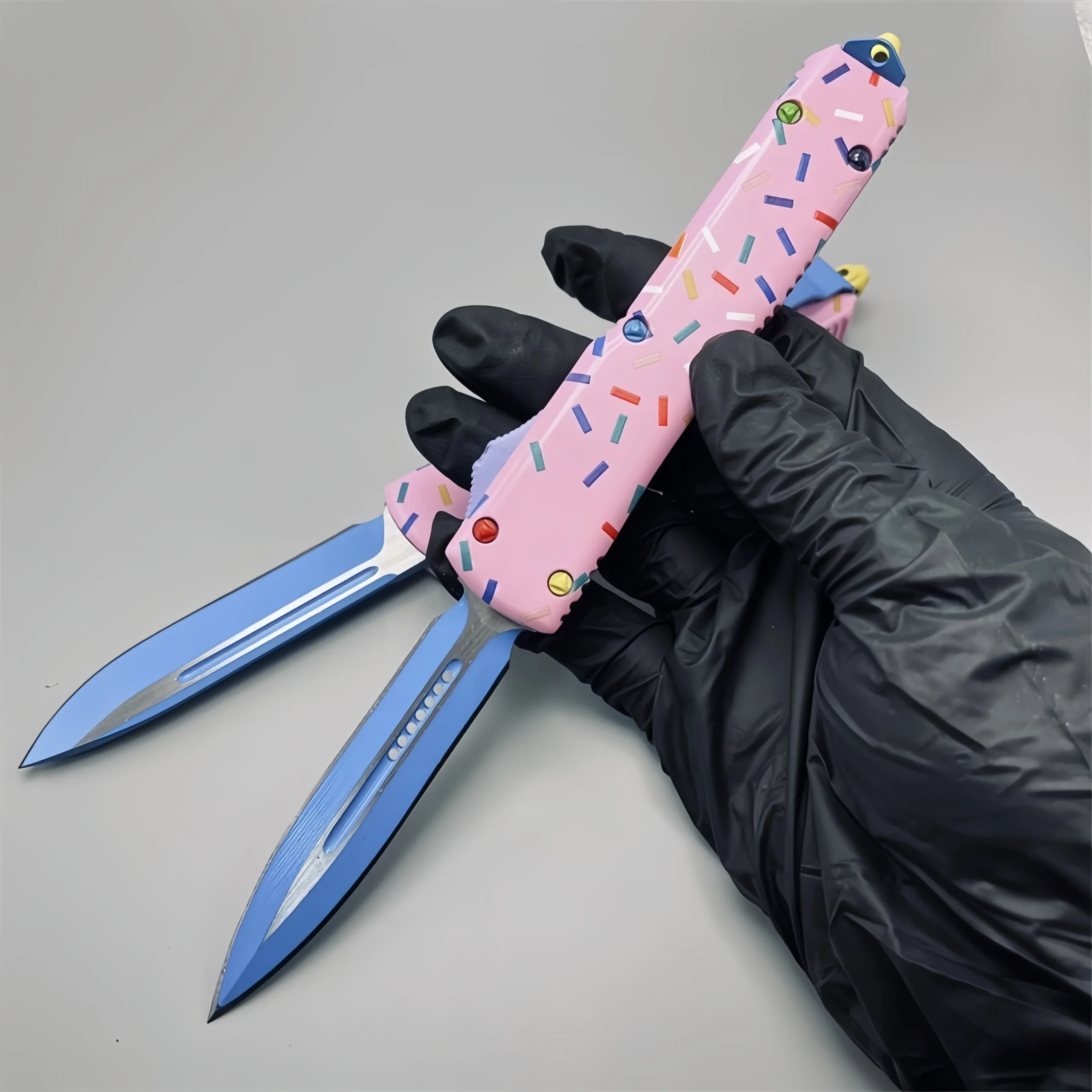 90cd714d8643d8e84fd1dfd9f26ca34_副本-scaled-1-1.webp Nóż sprężynowy 5.5-inch Donut Switchblade OTF nóż
